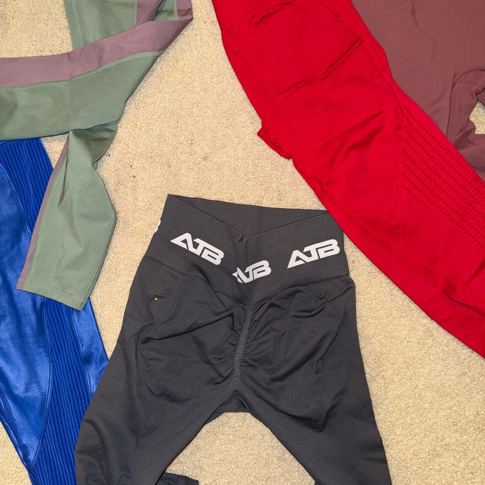Workout clothing bundle - Picture 6 of 6